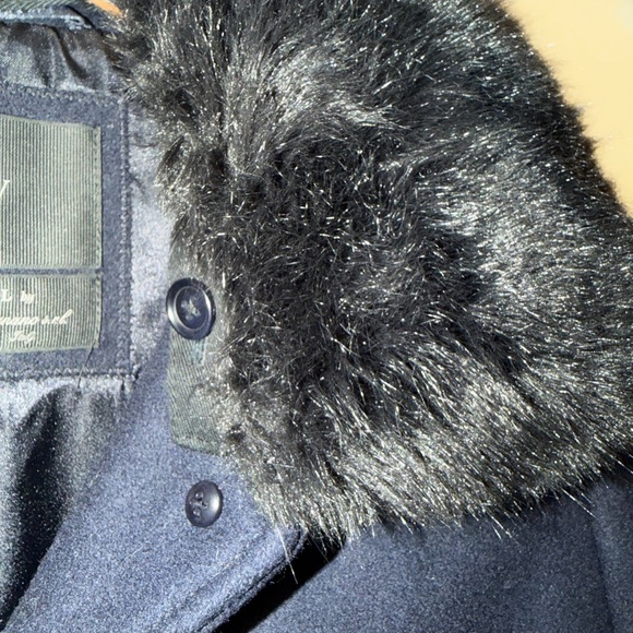 J. Crew Navy Wool Pea Coat with Black Faux Fur Collar Size 6 - Picture 3 of 10